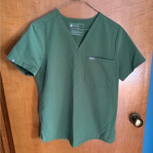 Figs Women’s Fern One Pocket Scrub Top